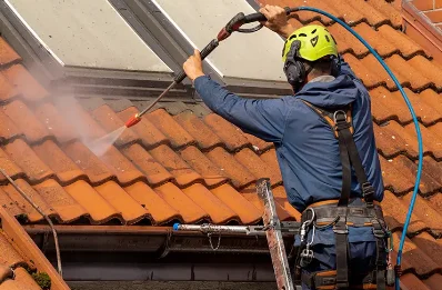 Démoussage et hydrofuge de toiture à Quéménéven